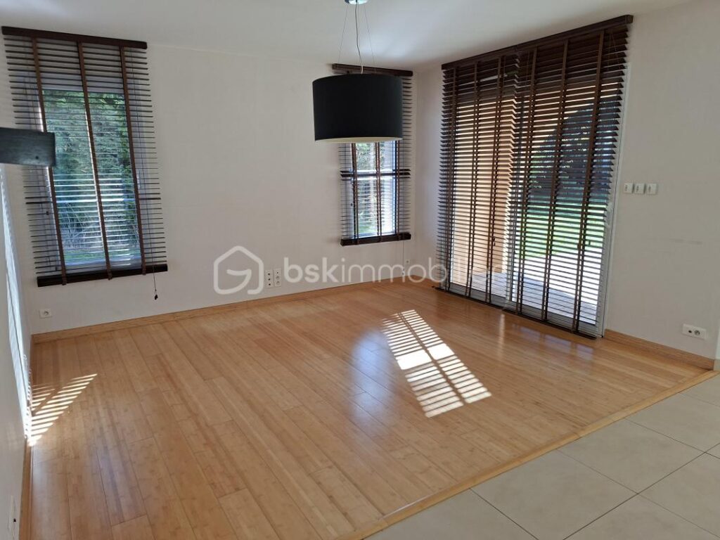 Belle demeure de 150 m2 avec 3000m2 de terrain arboré – 5 pièces – 3 chambres – 147 m²