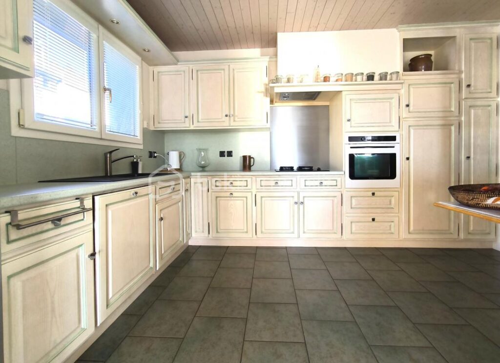 JOLIE MAISON 158m2 – 5 pièces – 4 chambres – 158 m²