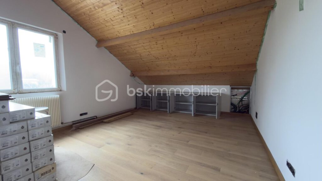 Magnifique maison de 136 m2 sur 4000 m2 de terrain – 6 pièces – 3 chambres – 136 m²