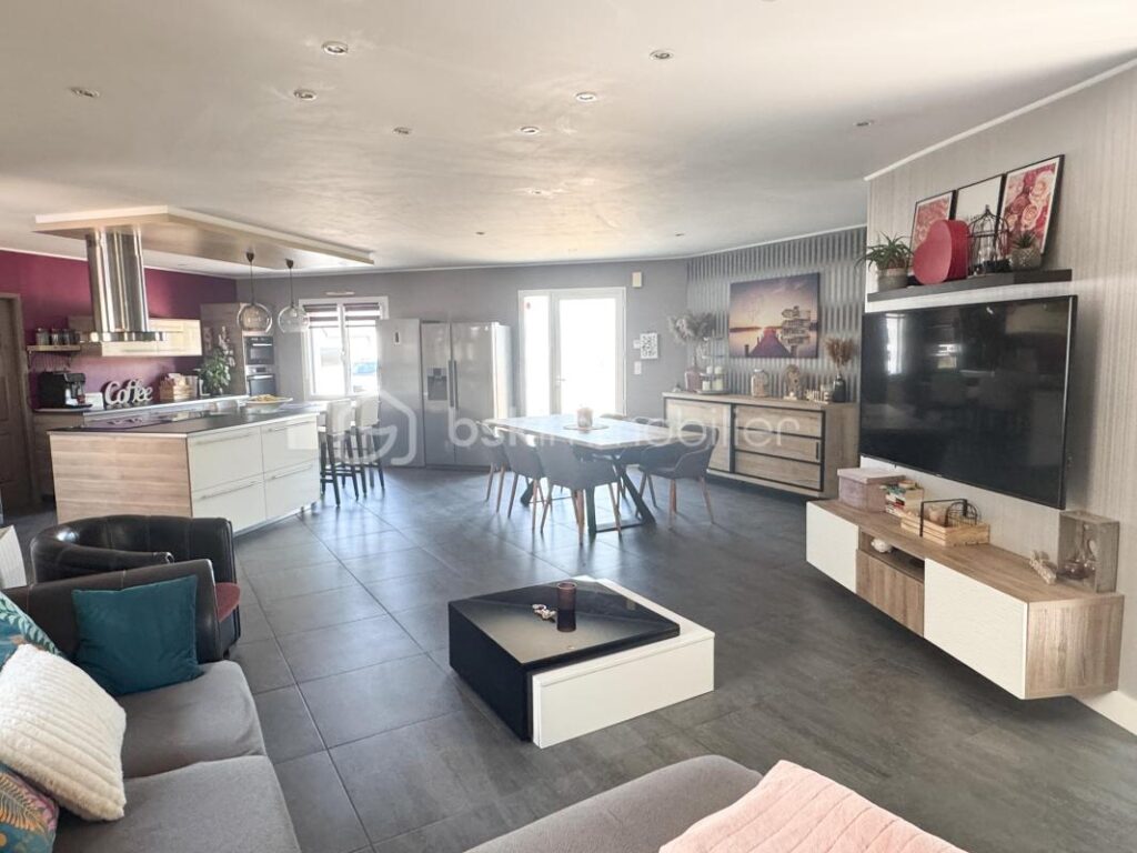 Maison de plain-pied 4 chambres 130m2 + véranda de 45m2 – 6 pièces – 4 chambres – 130 m²