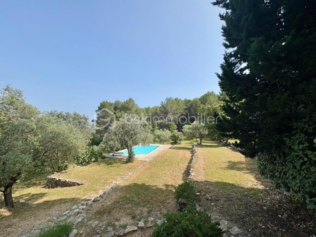 VENTE MAS AUTHENTIQUE AVEC VUE SEILLANS – 5 pièces – 4 chambres – 145 m²