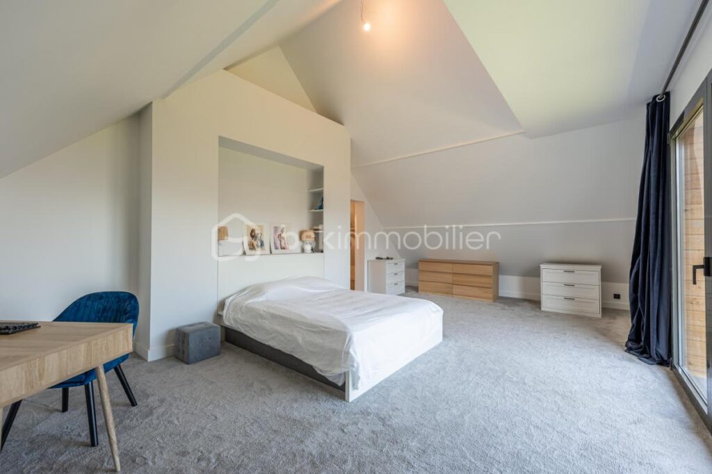 SUPERBE VILLA D ARCHITECTE SAINT JORIOZ / LAC ANNECY VUE LAC – 8 pièces – 6 chambres – 358 m²