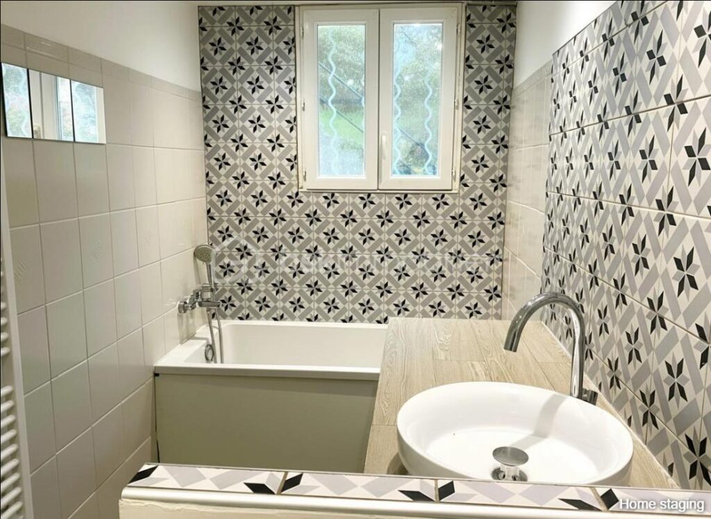 Maison de plain-pied avec piscine et vue dégagée sur le Luberon – Calme – 6 pièces – 5 chambres – 106 m²