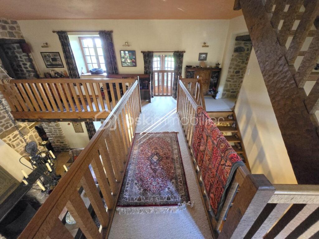 UNE LONGÈRE EN PIERRE D’EXCEPTION — VOLUME, ÉLÉGANCE & CHARME AUTHENTIQUE – 6 pièces – 3 chambres – 182 m²