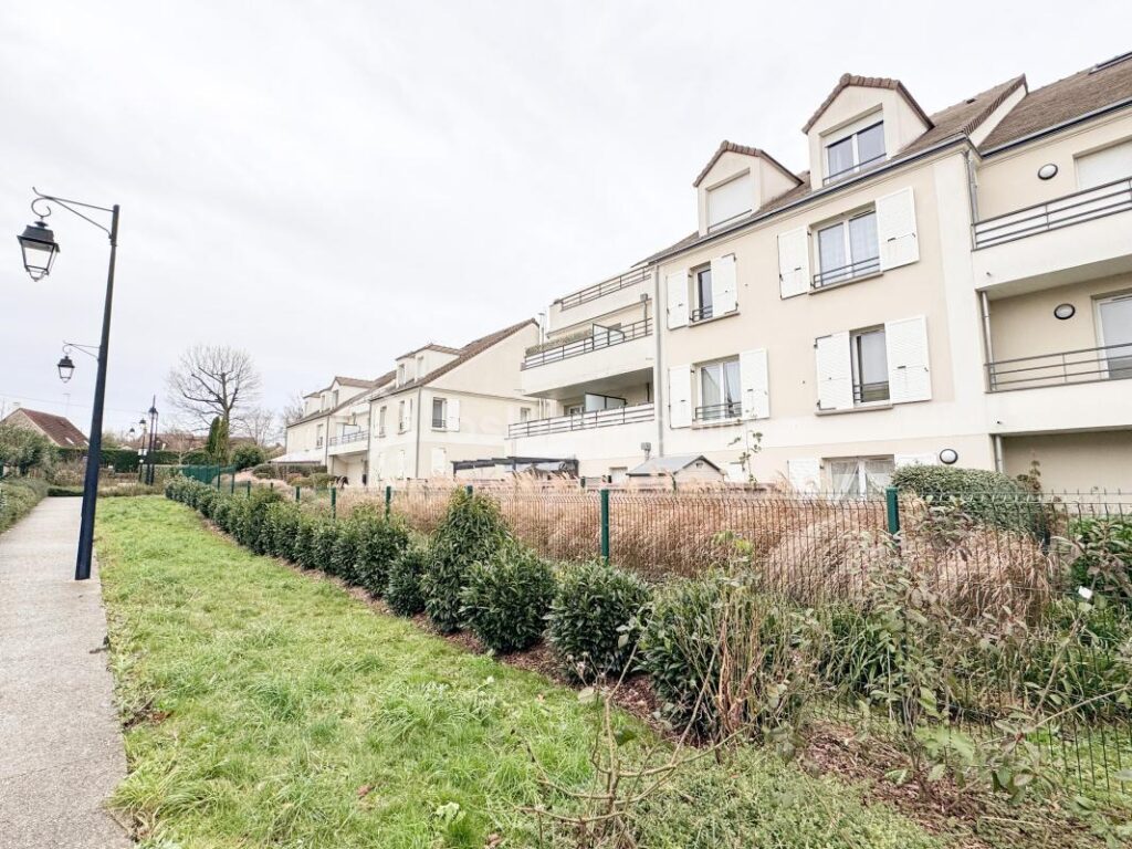 APPARTEMENT COUP DE COEUR- PROCHE FORET -2 PLACES DE PARKINGS – 3 pièces – 2 chambres – 59 m²