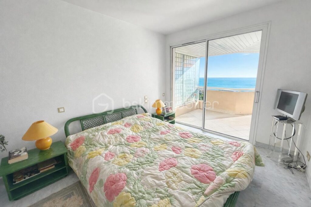 Cannes Croix-des-Gardes – Appartement 86m² – 3 pièces – Grande terrasse – vue mer – Piscine – Garage – 3 pièces – 2 chambres – 86 m²