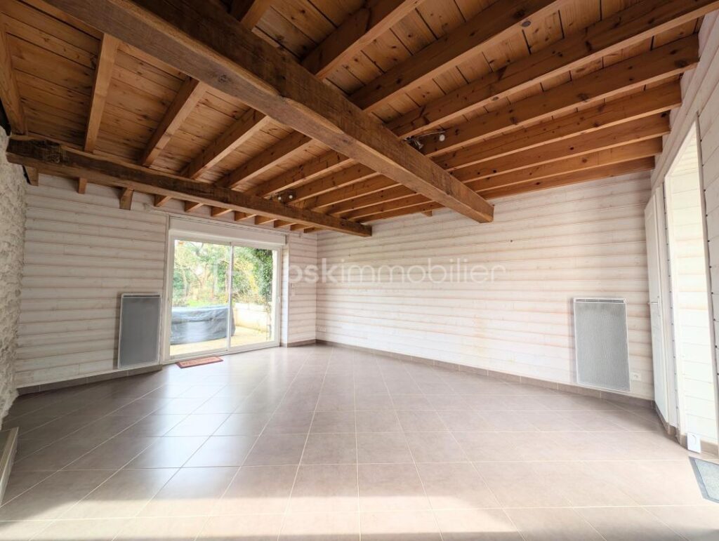 Maison en pierre pleine de charme avec jardin et cave voûtée – 4 pièces – 3 chambres – 79 m²