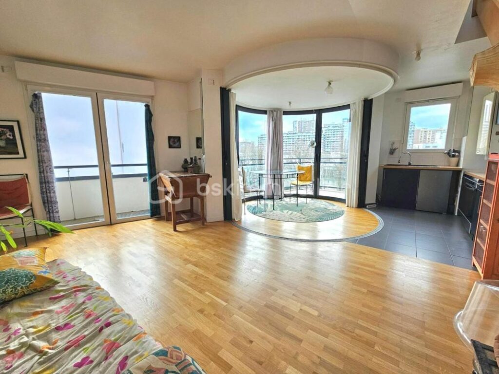 Métro Mairie DUPLEX dernier étage avec Terrasse ROOFTOP de 78m² SUD parking cave DPE C – 3 pièces – 2 chambres – 71 m²