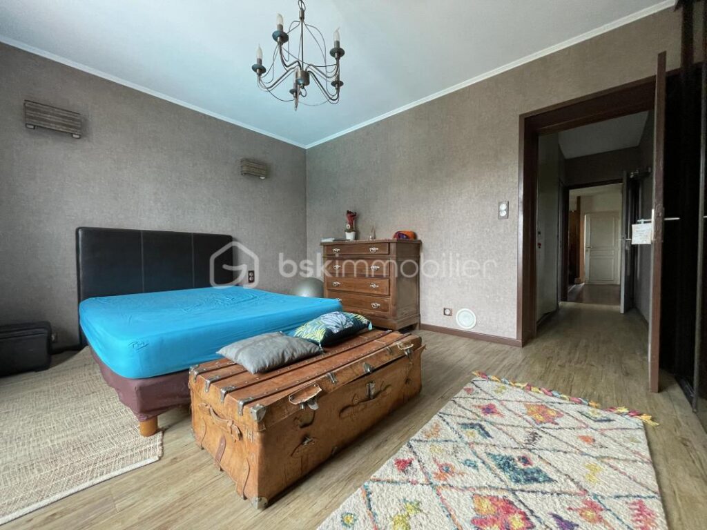 Maison familiale avec piscine à Coufouleux – 6 pièces – 4 chambres – 175 m²