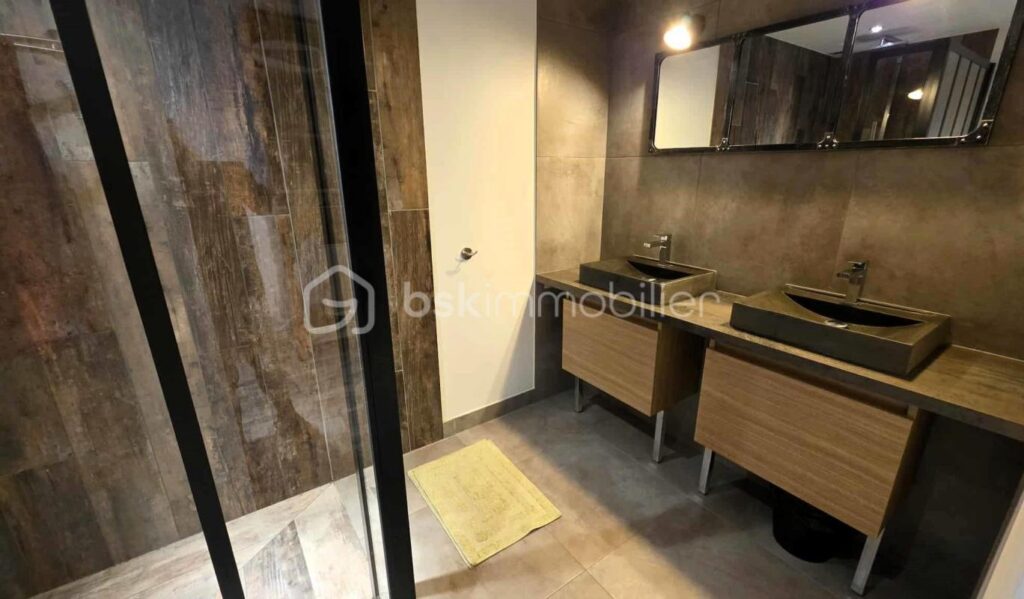 A DRAGUIGNAN (VAR) – COL DE L’ANGE – MAISON D’ARCHITECTE – 255 M² – PISCINE – GARAGE – 7 pièces – 5 chambres – 255 m²