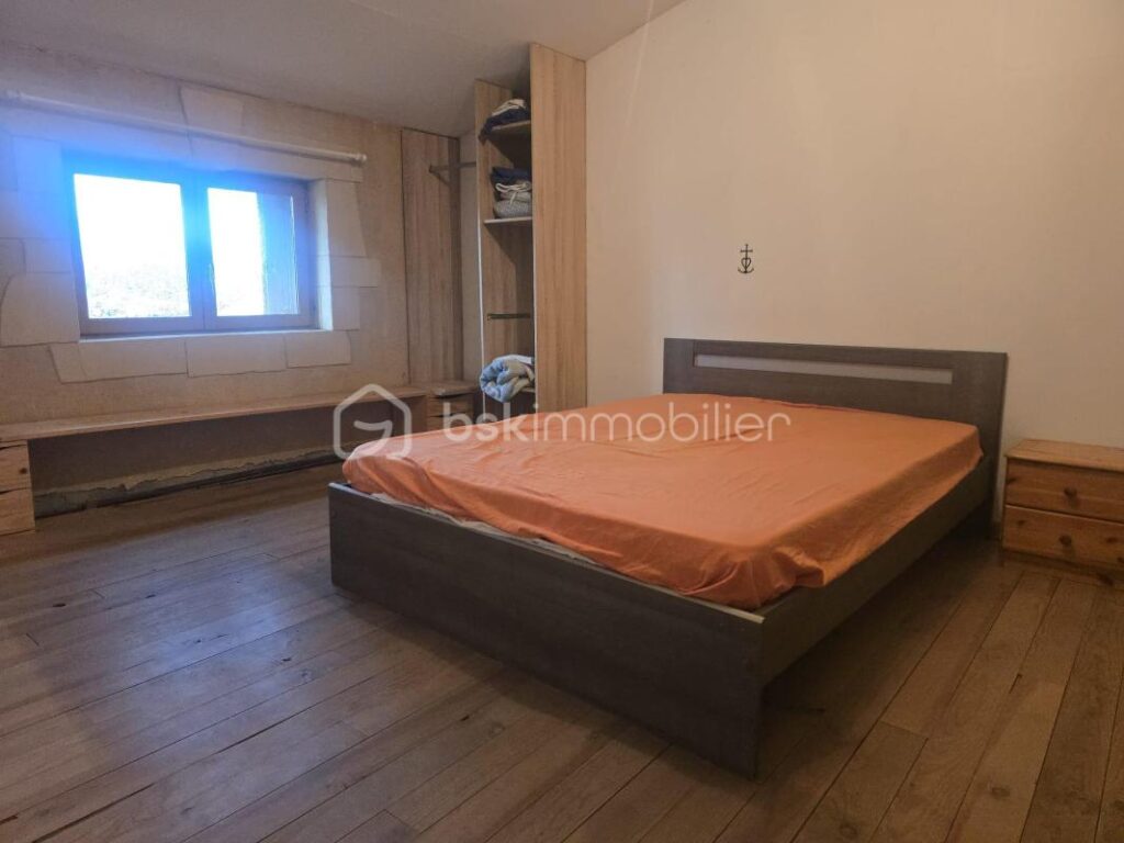 Maison de village en pierre avec jardin – Fort potentiel de rénovation – Village calme proche Uzès – 4 pièces – 2 chambres – 78 m²