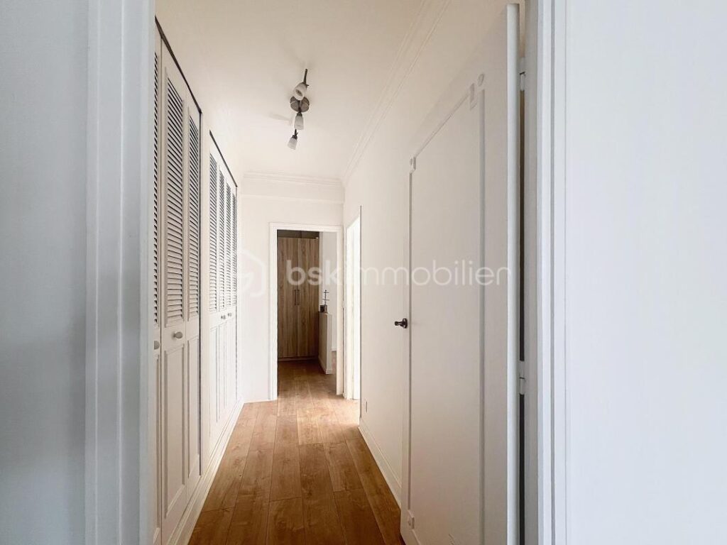 Appartement 4 pièces de 122 m2 refait entièrement à neuf à L’HAY LES ROSES – 4 pièces – 2 chambres – 121 m²