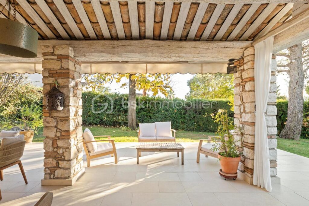 Une villa clés en main, alliant charme et sérénité dans un écrin de verdure – 5 pièces – 4 chambres – 170 m²