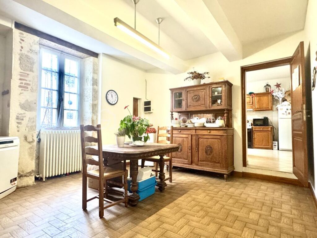 Au cœur du Gers – Maison de caractère en pierre avec chambres d’hôtes et dépendances – 9 pièces – 5 chambres – 202 m²