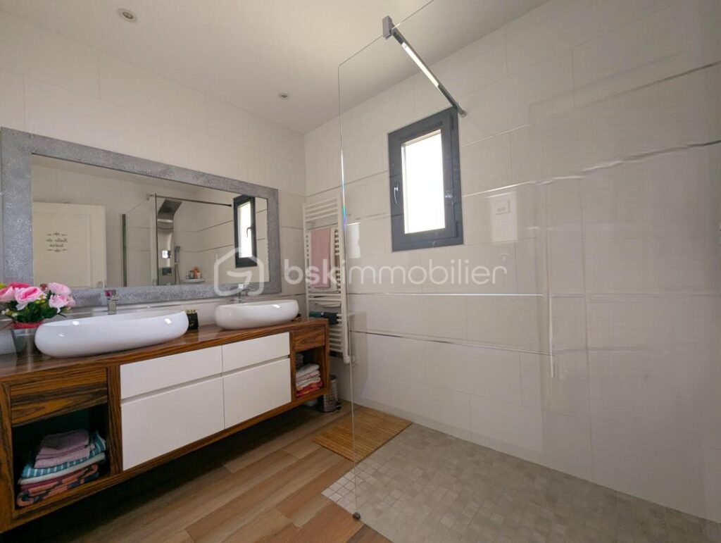 Maison plain pied récente – 5 pièces – 3 chambres – 135 m²