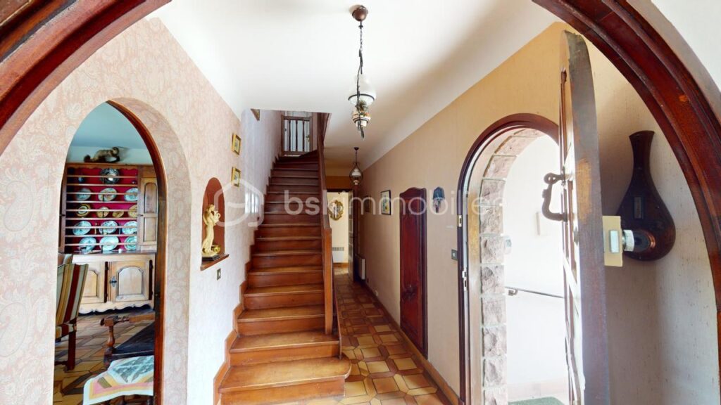 A Saint Jean-de-Luz, Propriété avec vue panoramique, T3 indépendant et terrain divisible – 9 pièces – 7 chambres – 221 m²