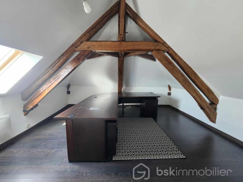 Maison ancienne pleine de charme avec 5 chambres et dépendances – 6 pièces – 5 chambres – 150 m²