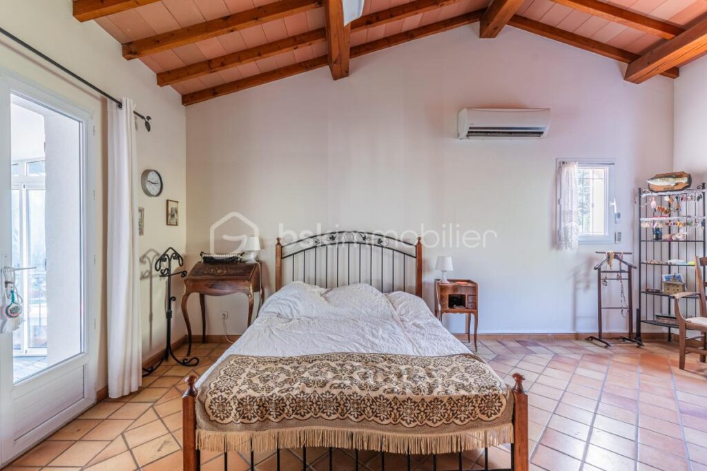 MAISON DE CHARME AU PRADET – LES OURSINNIÈRES – 7 pièces – 4 chambres – 192 m²