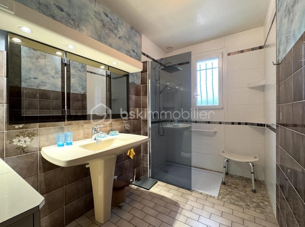 À vendre – Maison indépendante de plain-pied 101m2 avec sous-sol total – Poincy (à 2 min de Meaux) – 4 pièces – 3 chambres – 105 m²