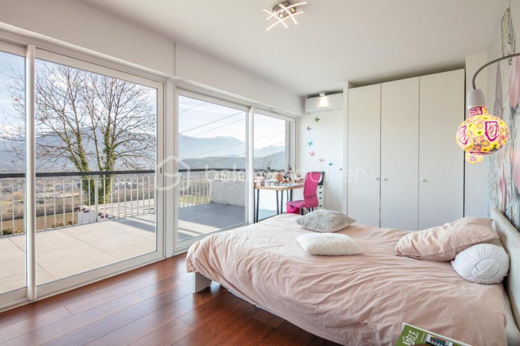 Maison de 200m2 avec piscine – 6 pièces – 4 chambres – 200 m²