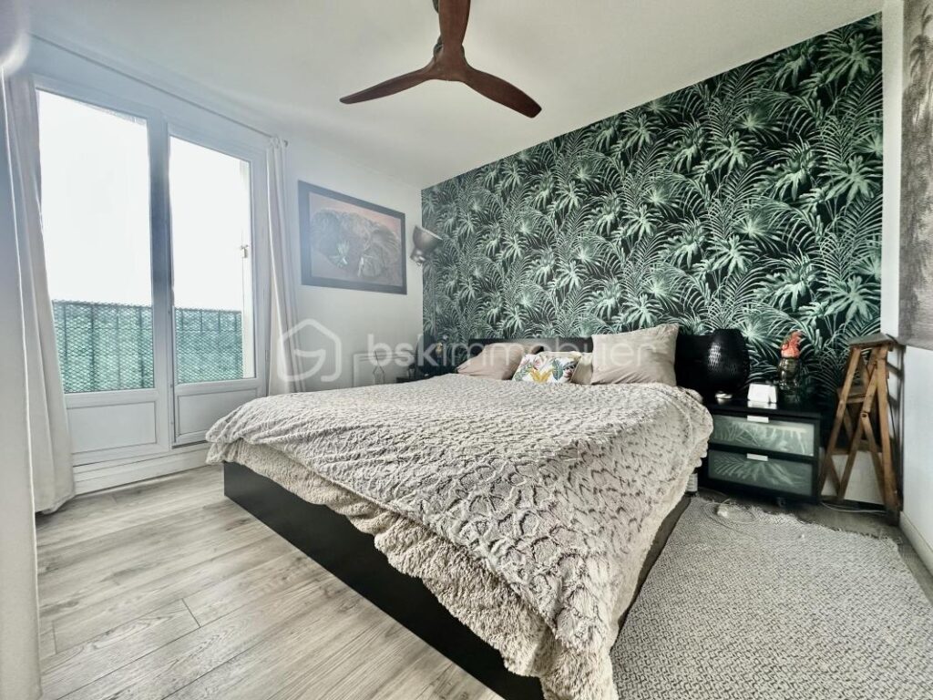 – ROOF TOP AVEC TERRASSE DE 35 M2- DERNIER ÉTAGE – Appartement 3 pièces de 72 m2 + parking en sous-sol – 3 pièces – 2 chambres – 71 m²