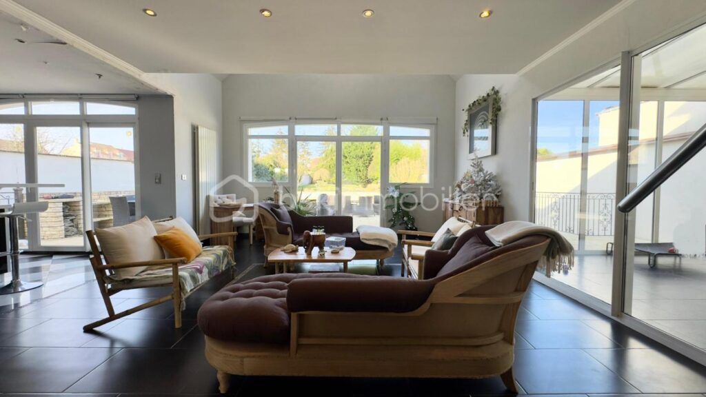 À Vendre – Maison d’Exception à Armentières-en-Brie 240m2 – 6 pièces – 4 chambres – 239 m²