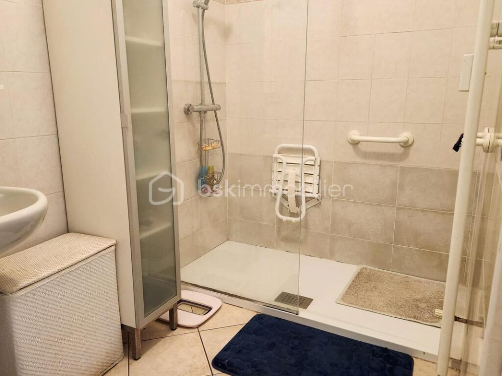 Appartement 3 pièces avec balcon • vue mer • 30m des plages – 3 pièces – 2 chambres – 70 m²