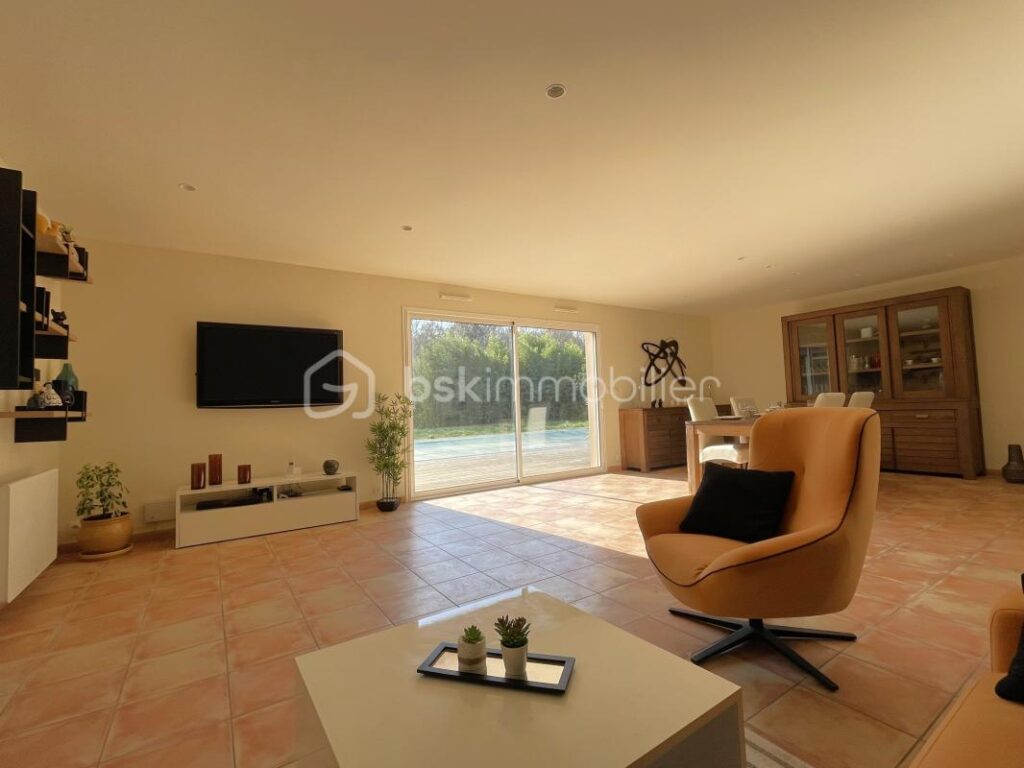 Villa au Calme avec Vue, Piscine & Dépendance – Un Vrai Coup de Cœur Familial ou Investisseur ! – 12 pièces – 5 chambres – 310 m²