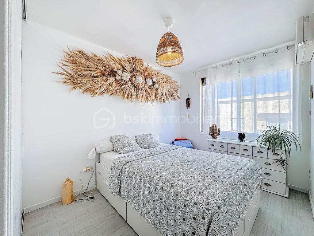 DERNIER ÉTAGE – VUE MER ET ÉTANGS – TERRASSE PANORAMIQUE – 3 pièces – 2 chambres – 48 m²