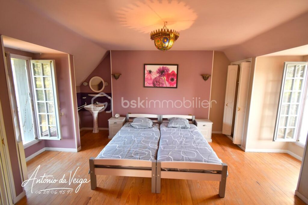 Propriété de charme avec parc arboré et piscine – 5 pièces – 3 chambres – 113 m²