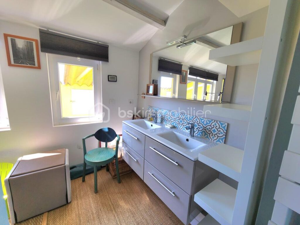 T4 rénové avec terrasse tropézienne et garage double – 4 pièces – 3 chambres – 85 m²