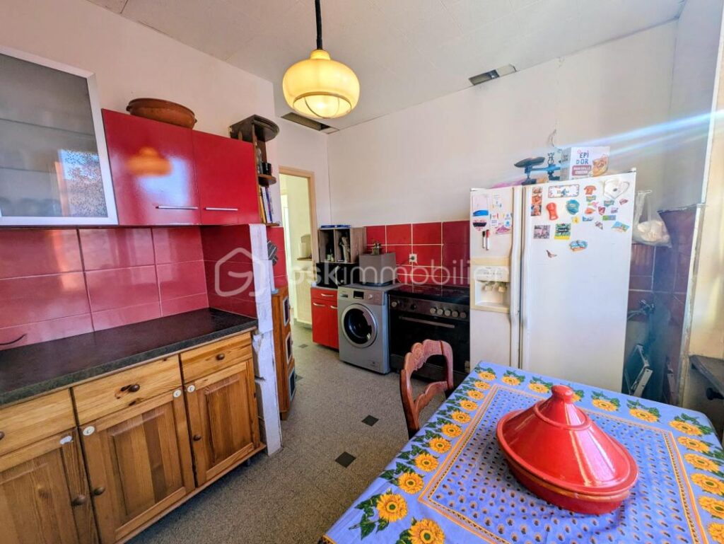 Maison individuelle dans petit village – 6 pièces – 4 chambres – 114 m²