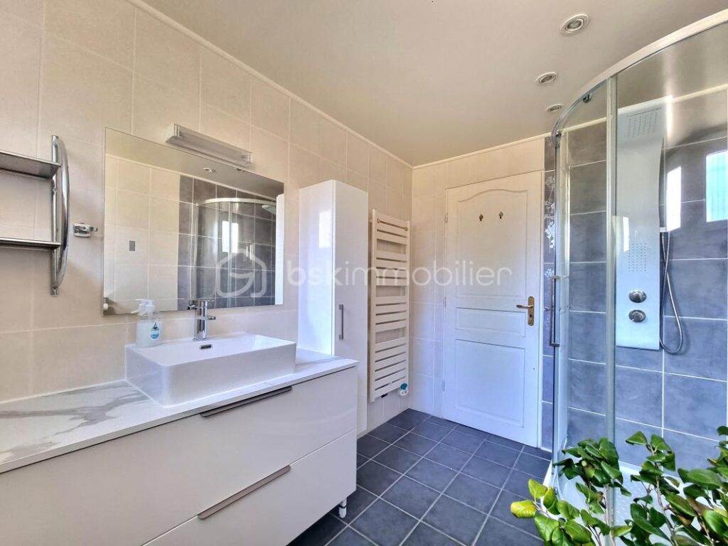 MAISON SUR SOUS-SOL TOTAL_4 CHAMBRES_ JARDIN ! – 5 pièces – 4 chambres – 130 m²