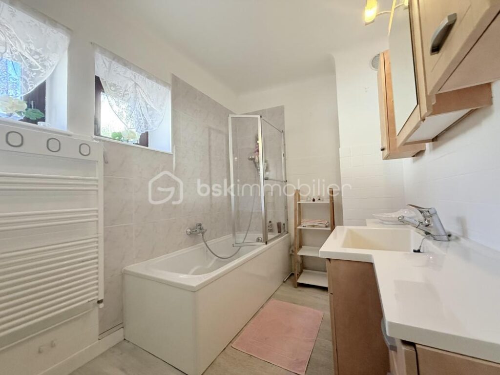 BAISSE DE PRIX !! – 5 pièces – 3 chambres – 136 m²