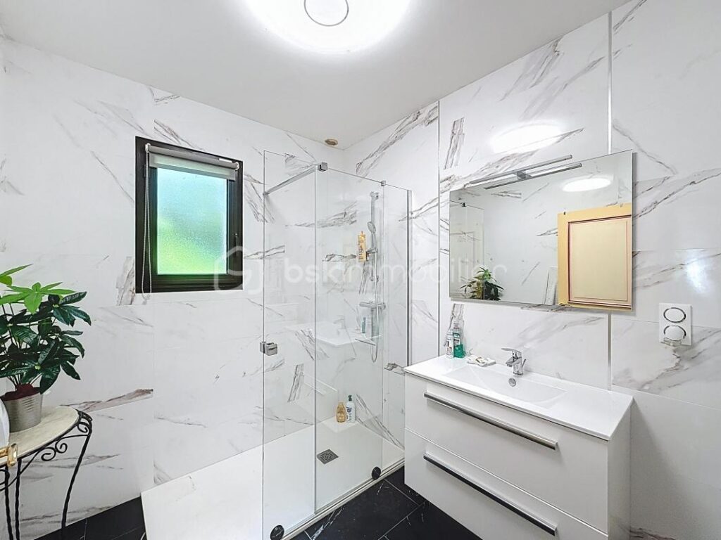 Propriété d’exception à vendre – Rougé (44) À 5 minutes de Châteaubriant – 230 m² habitables – Parc clos de plus de 4 800 m² – Piscine – Dépendances – 10 pièces – 4 chambres – 230 m²