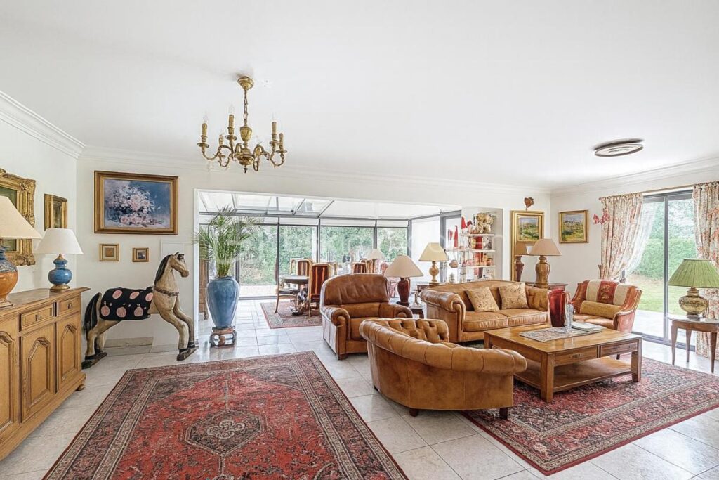 Propriété d’exception à vendre – Rougé (44) À 5 minutes de Châteaubriant – 230 m² habitables – Parc clos de plus de 4 800 m² – Piscine – Dépendances – 10 pièces – 4 chambres – 230 m²