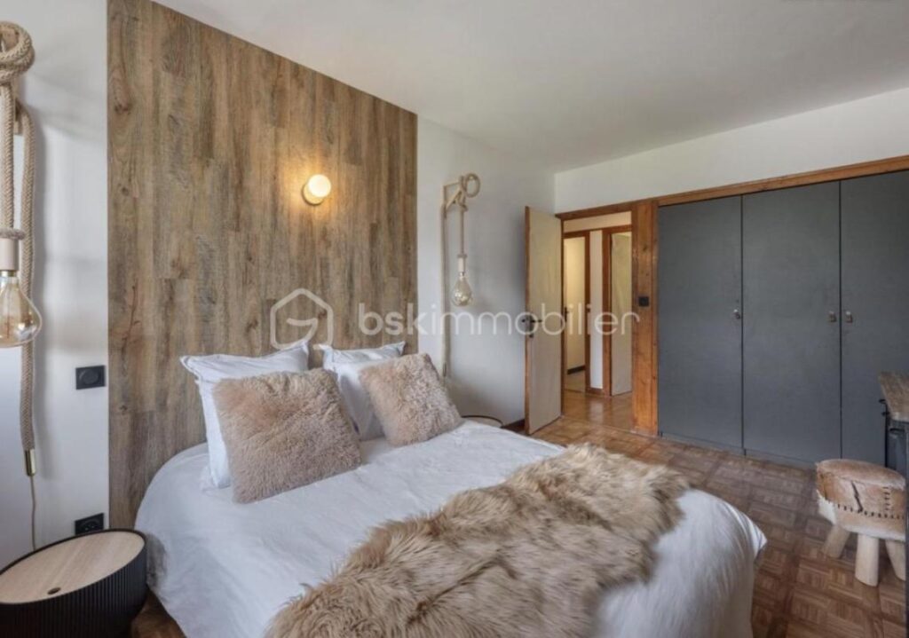 Appartement rénové 73 m² – Dernier étage – Traversant – Vue Mont-Blanc – Megève (Le Villaret) – 4 pièces – 3 chambres – 73 m²