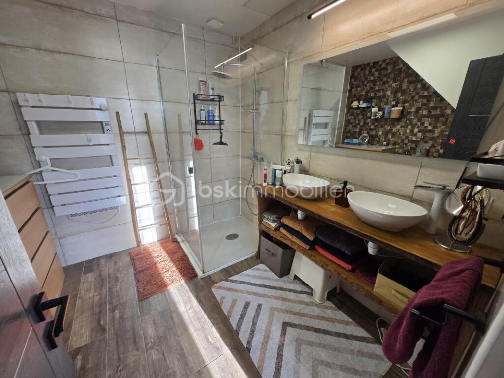 Magnifique Maison en pierres de 201m² à Raveau – 5 pièces – 4 chambres – 201 m²