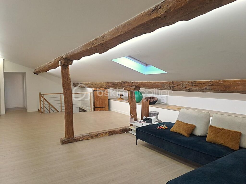 Longère de 275 m² avec dépendances et piscine – 7 pièces – 5 chambres – 275 m²