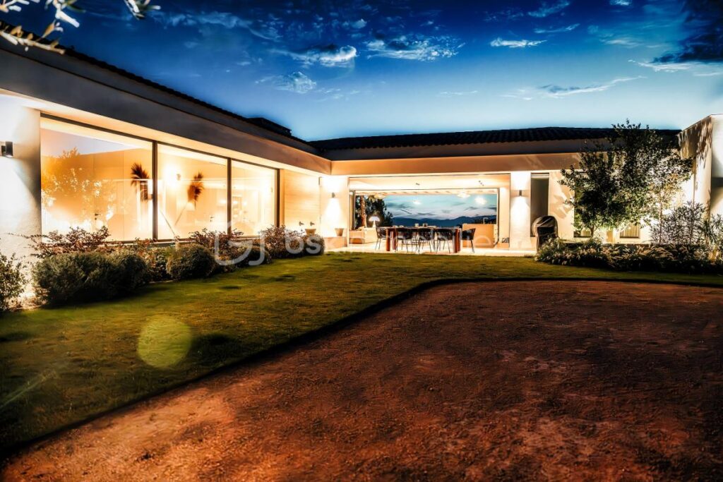 Villa d’exception – Double vue mer dans Golfe de Saint Tropez – 10 pièces – 5 chambres – 370 m²