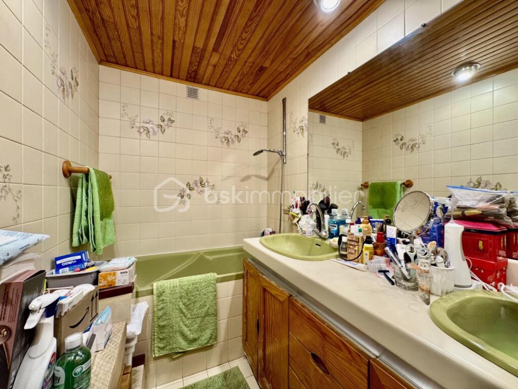 Appartement familial T5 spacieux + box – 111 m² – Stains – 5 pièces – 3 chambres – 111 m²