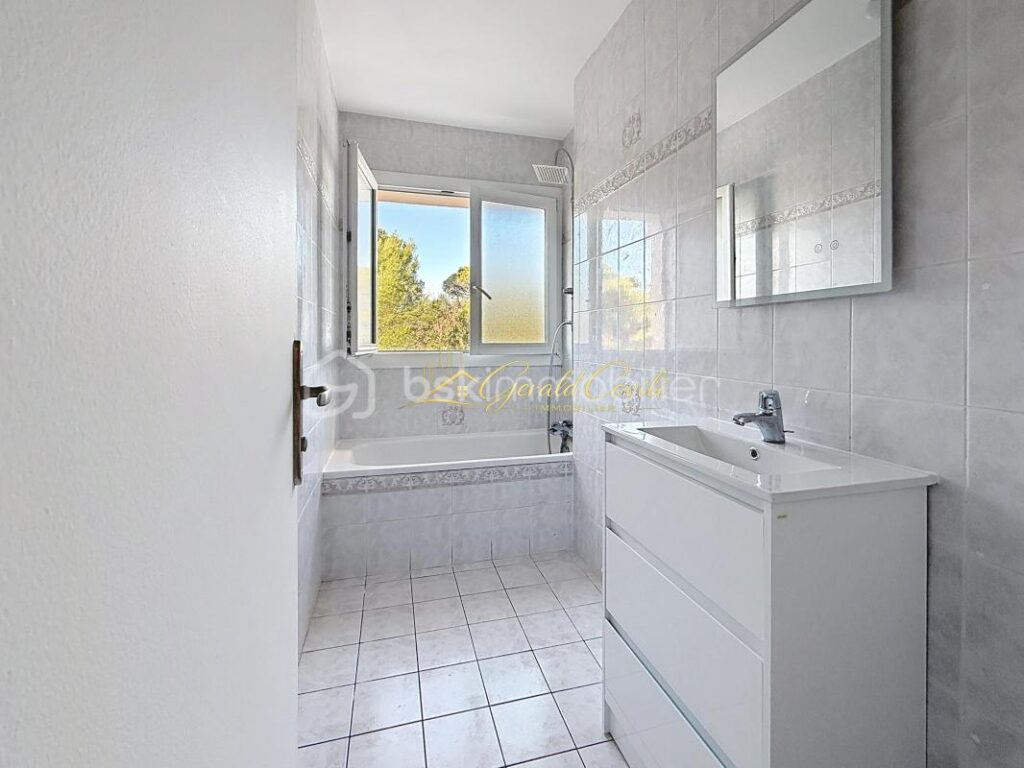 APPARTEMENT 4 PIECES DE 73 M² / CANNES LA BOCCA – 4 pièces – 3 chambres – 69 m²