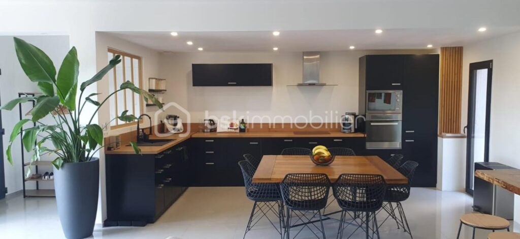 A Lorgues (Var) – MAISON TRADITIONNELLE avec loft indépendant, piscine balinaise & prestations haut de gamme! – 6 pièces – 4 chambres – 150 m²