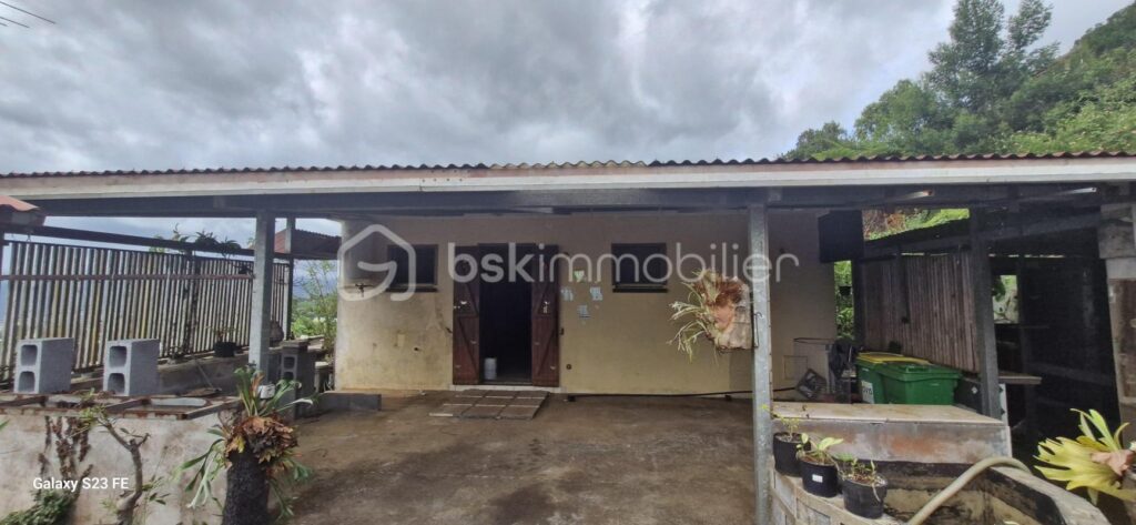 Maison a rénover A PETITE ILE – 4 pièces – 3 chambres – 75 m²