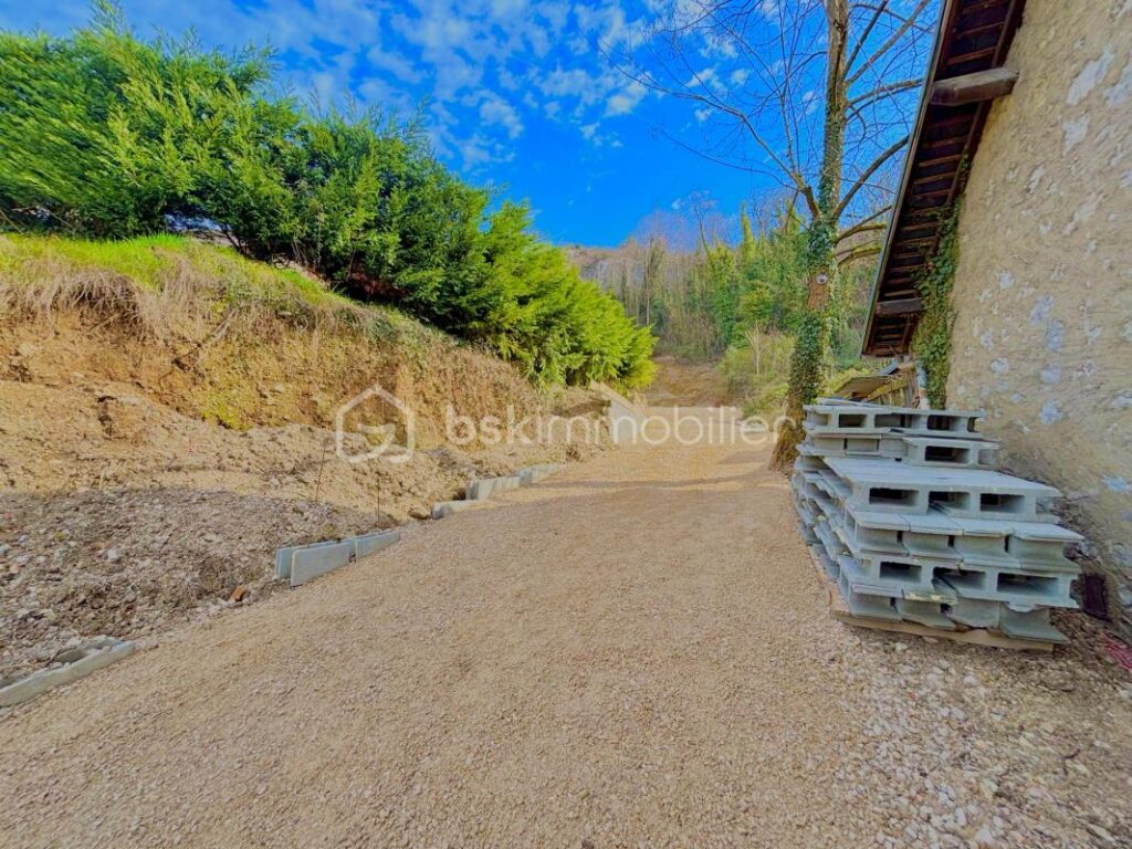 🌟 RARE À LA VENTE – TERRAIN D’EXCEPTION À CHAMBÉRY 🌟 – NR pièces – NR chambres – 2269 m²