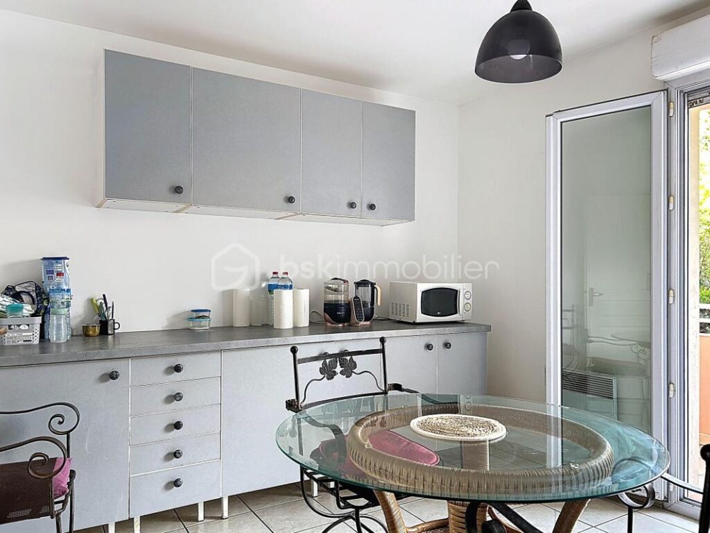 AJACCIO – ENTREE DE VILLE T3 82 M2 – 3 pièces – 2 chambres – 81 m²