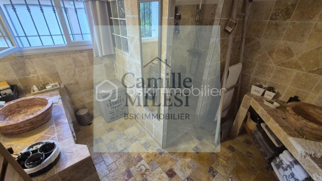 Maison de charme 120 m² – Vue exceptionnelle – Piscine à débordement – Terrain de 3081 m² – 5 pièces – 3 chambres – 120 m²