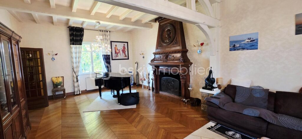 Maison exceptionnelle – 353 m² sur parc de 3 518 m² – 12 pièces – 5 chambres – 353 m²