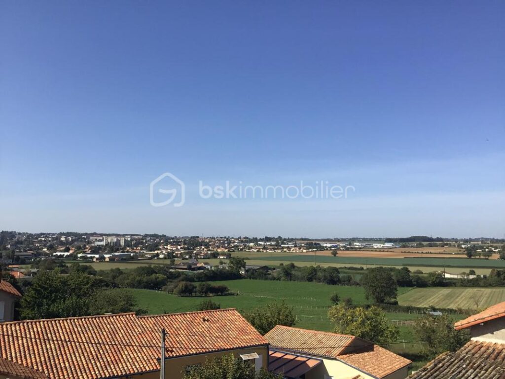 Maison de caractère à rénover – 8 pièces – 5 chambres – 189 m²