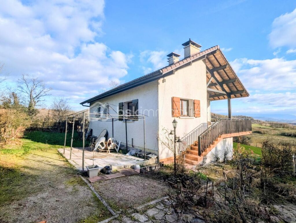 VALLIERES — CALME — VUE DEGAGEE — 4 CHAMBRES — GARAGE — CAVE – 5 pièces – 4 chambres – 94 m²